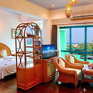 Green Hotel Отель Нячанг