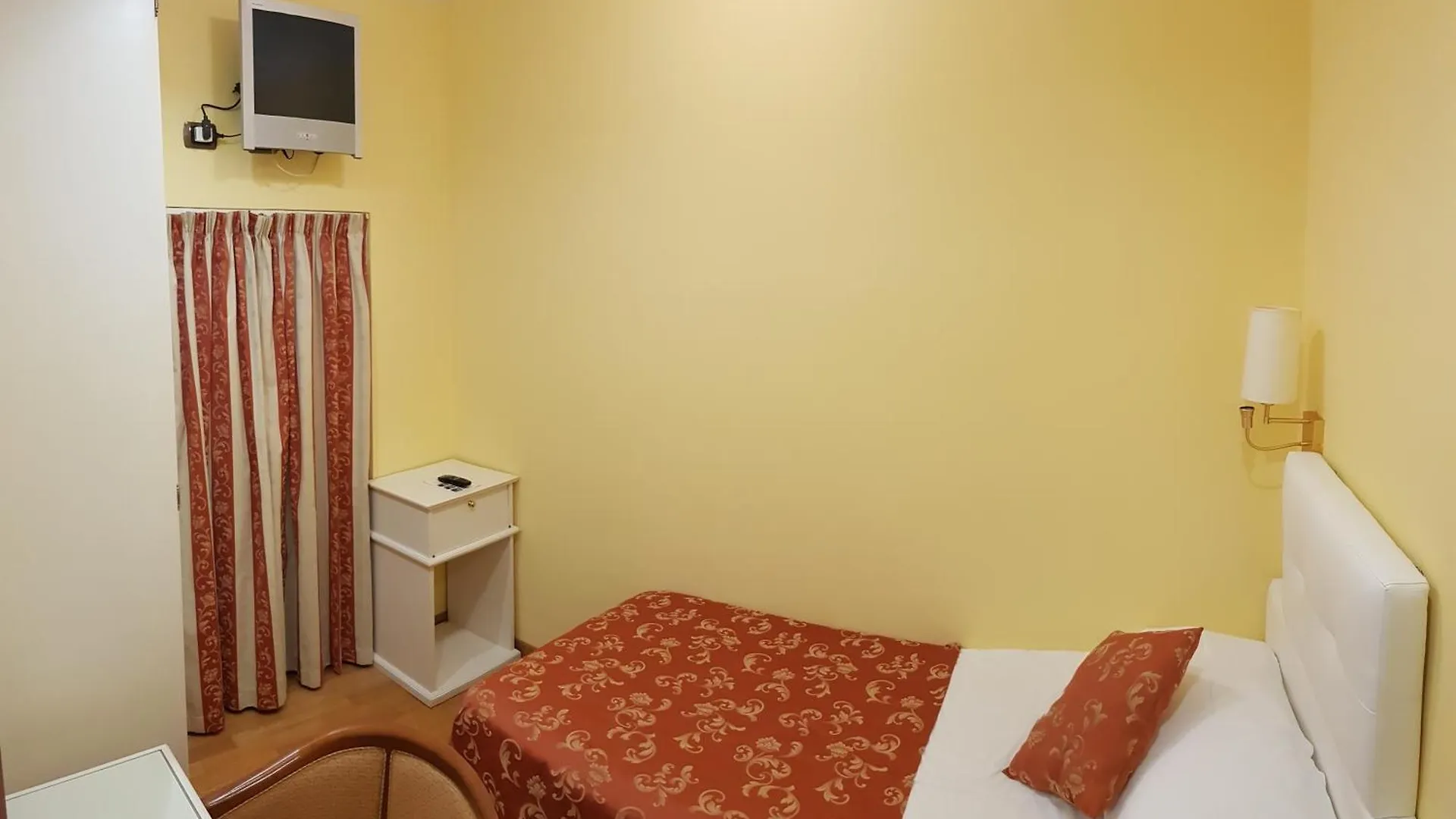 Hotel Castel Gandolfo 4*,  Italy