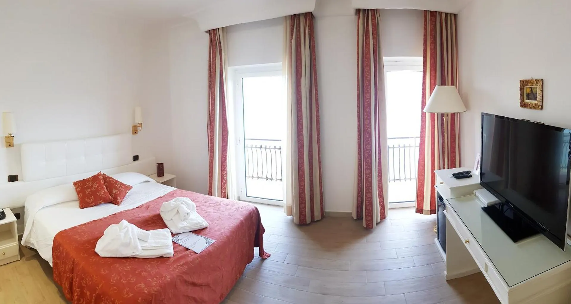 Hotel Castel Gandolfo 4*,  Italy